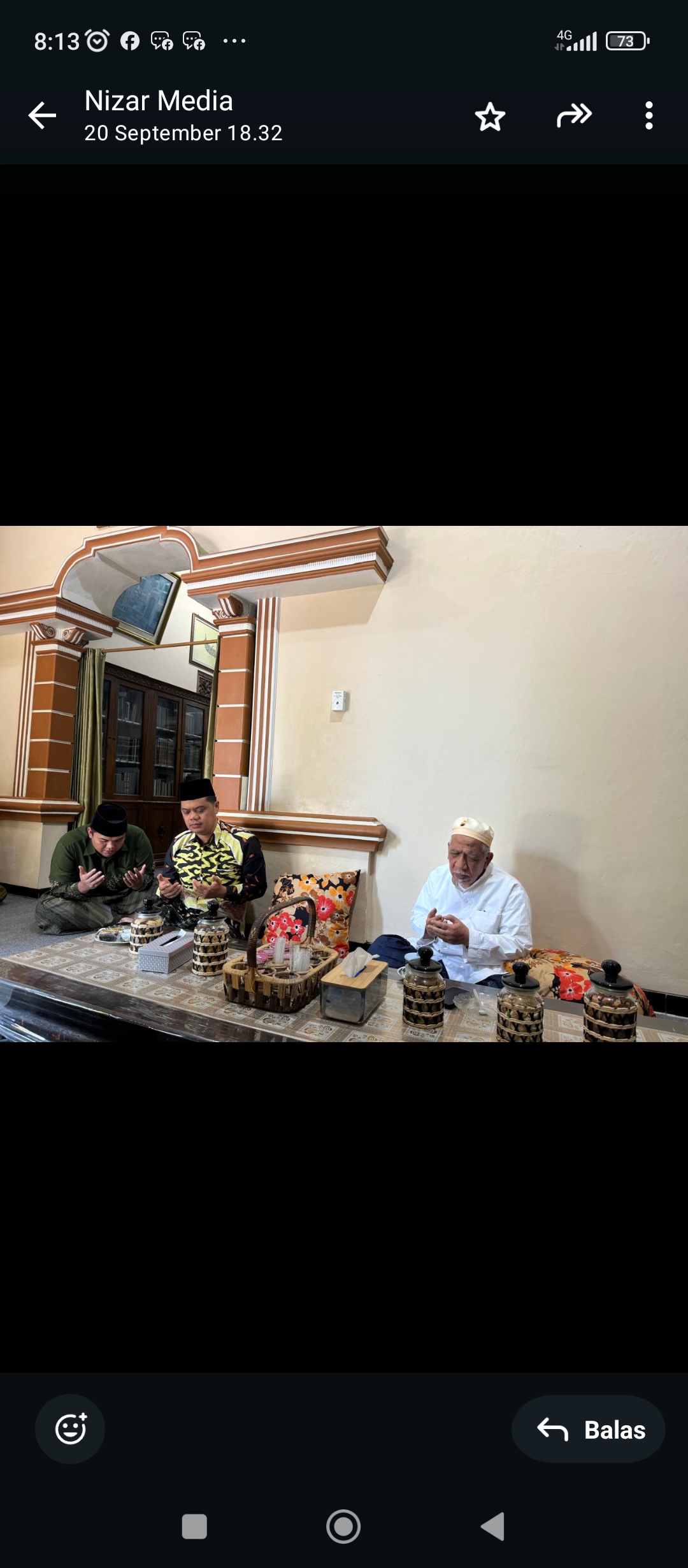 BERKAH : Gus Ubah berdoa di sebelah pasangan Wiwit - Hajar agar diberi kelancaran dalam Pilkada 2024.