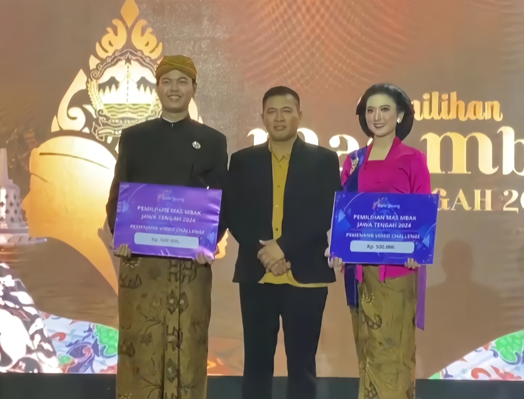 JUARA: Prestasi membanggakan diraih oleh perwakilan duta wisata asal Jepara, Syahrul Habib Maulana (kiri) yang berhasil meraih juara tiga pada ajang pemilihan Duta Wisata Jawa Tengah 2024.