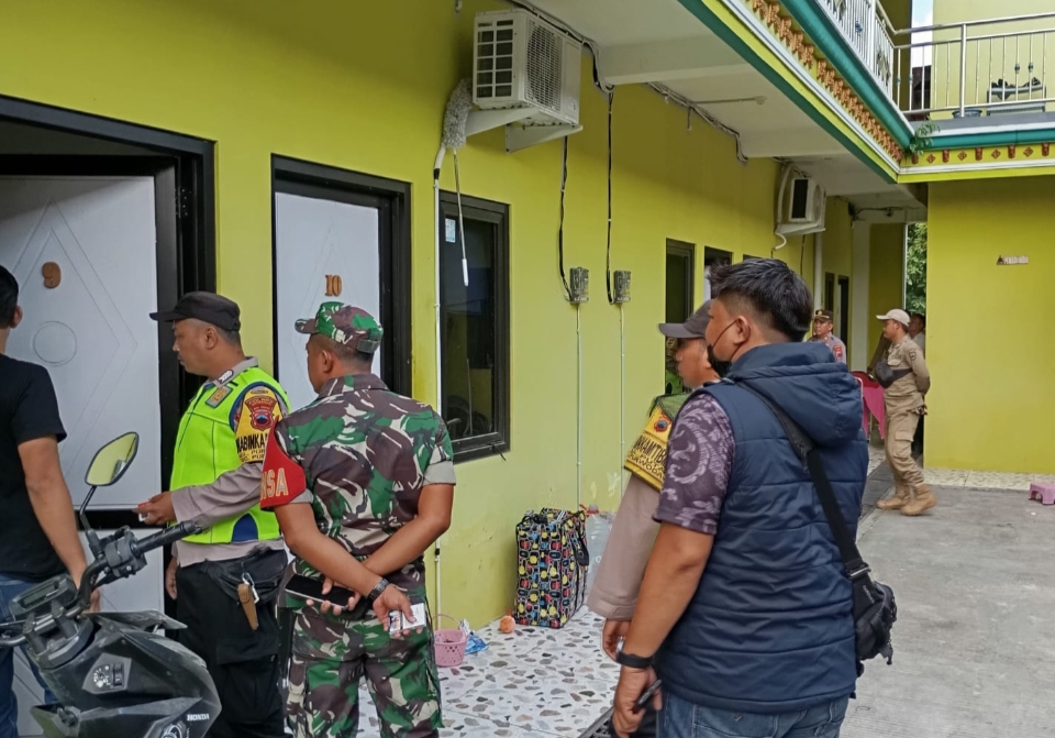 RAZIA: Tim gabungan yang terdiri dari TNI, Polri, dan Satpol PP Kecamatan Purwodadi melakukan razia kos-kosan di Kota Purwodadi, Kabupaten Grobogan menjelang Pilkada 2024.