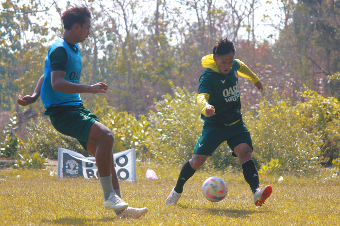 SIAP TEMPUR: Penggawa Persijap Jepara mengikuti latihan terakhir di Jepara sebelum berangkat ke Jogjakarta kemarin.