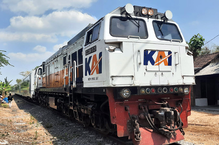 BEROPERASI: Salah satu kereta api saat beroperasi belum lama ini.