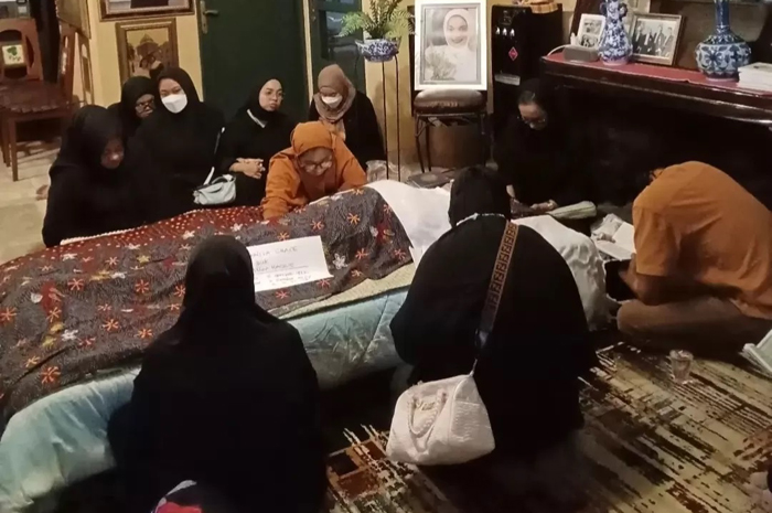 Marissa Haque meninggal dunia.