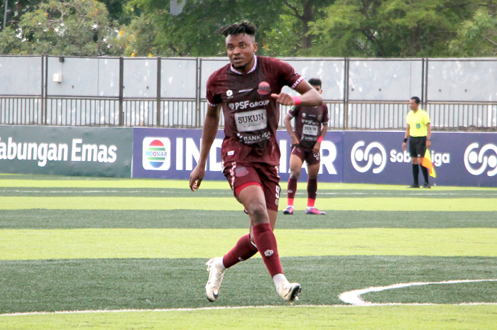 PERSAINGAN STRIKER ASING: Striker asing Persipa Sunday Song bakal beradu tajam dengan pemain Persiku Kudus pada laga di Stadion Joyokusumo Pati sore ini.
