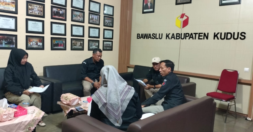 RAPAT: Bawaslu Kudus menggelar rapat baru-baru ini.