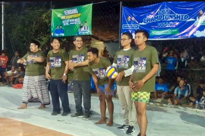 Calon Wakil Bupati Rembang Zaimul Umam (dua dari kanan) menghadiri turnamen&nbsp;di Desa Sendang Mulyo, Kecamatan Bulu, Kamis (10/10/2024).