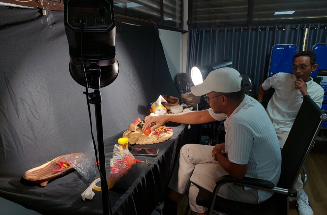 PEDULI: Desa Sejahtera Astra (DSA) Arrum Samudra memberi pelatihan foto produk bagi para pelaku UMKM di Jepara.