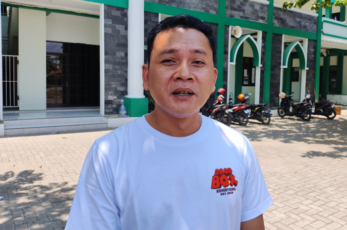 KEBANGGAAN: Keponakan Nusron Wahid, Arif Wahyudi memberikan ucapan selamat atas dilantiknya saudaranya menjadi menteri ATR/BPN.