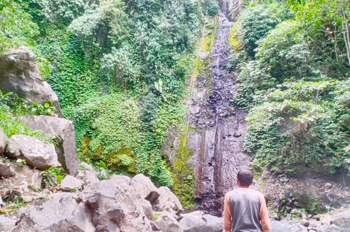 WISATA: Debit air di objek wisata Air Terjun Montel berkurang baru-baru ini.