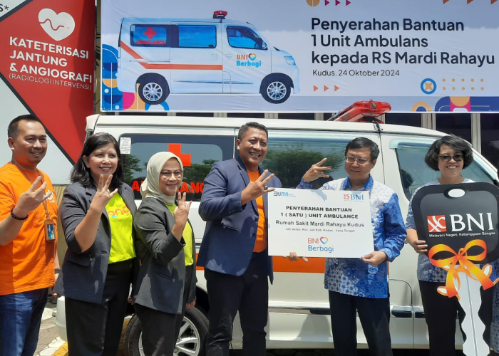 SERAH TERIMA: BNI serahterimakan satu unit kendaraan ambulan kepada RS Mardi Rahayu Kudus baru-baru ini.