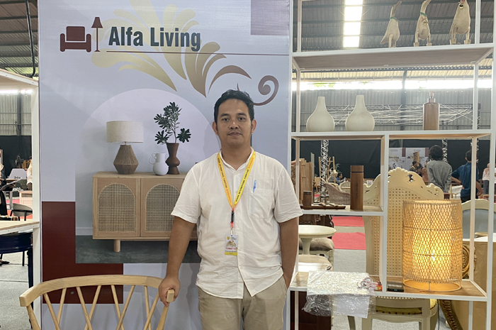 GIGIH DAN ULET: Muhammad Alhaq saat mengikuti pameran Kementerian Perindustrian RI baru-baru ini.