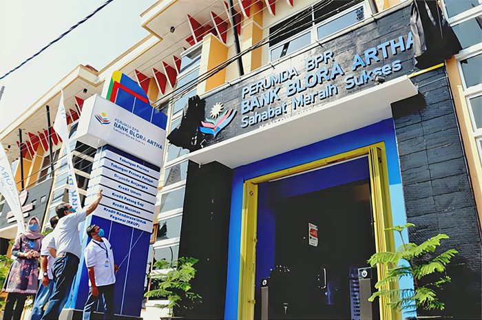 DALAM PENANGANAN: Gedung BPR Artha yang berlokasi di Jalan Pemuda No.12, Kelurahan Mlangsen, Kecamatan/Kabupaten Blora, mengalami kredit macet dengan nilai mencapai puluhan miliar rupiah.