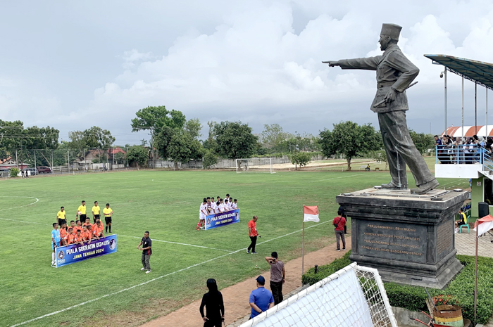 TUAN RUMAH: Tim Safin Pati ikut dalam Piala Soeratin Jawa Tengah yang digelar di Gelora Soekarno Mojoagung.