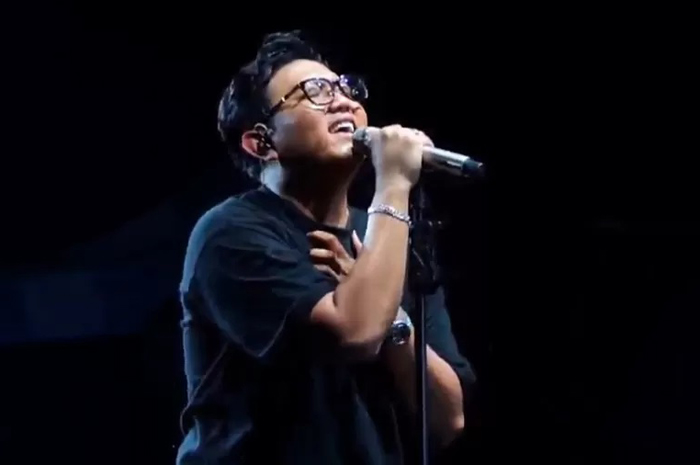 Denny Caknan saat tampil live di Alun alun Rembang beberapa waktu lalu