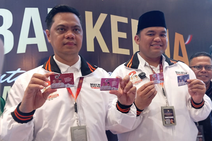 Pasangan Cabup&nbsp;dan Wabup Jepara, Witiarso Utomo dan Muhammad Ibnu Hajar tawarkan kartu kesehatan hingga kesejahteraan guru sebagai solusi inovatif untuk mengatasi berbagai masalah di Jepara.