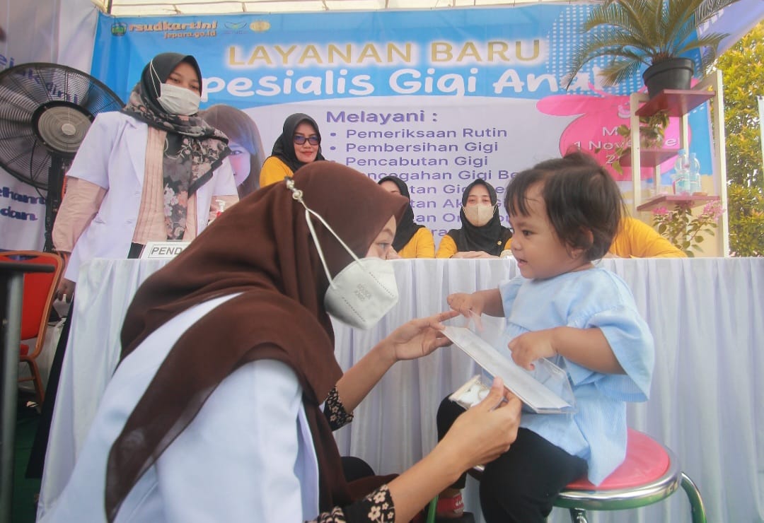 BARU: Dalam rangka memeriahkan puncak acara gebyar HKN ke-60 RSUD RA kartini membuka stan layanan pemeriksaan kesehatan gratis.