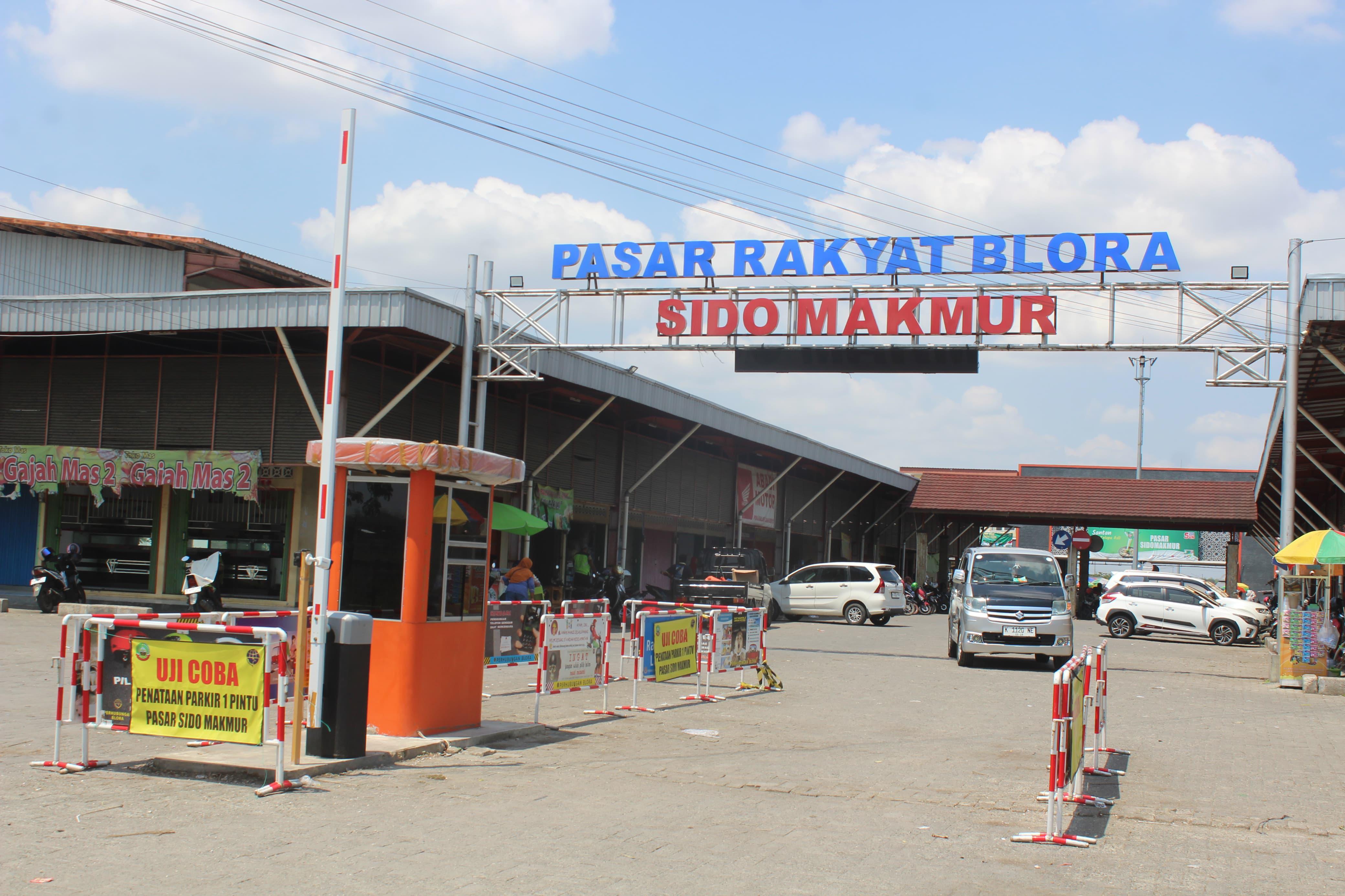 BUTUH PERBAIKAN: Pasar Sidomakmur kini sering mengalami kemalingan dengan barang dagangan sering hilang.