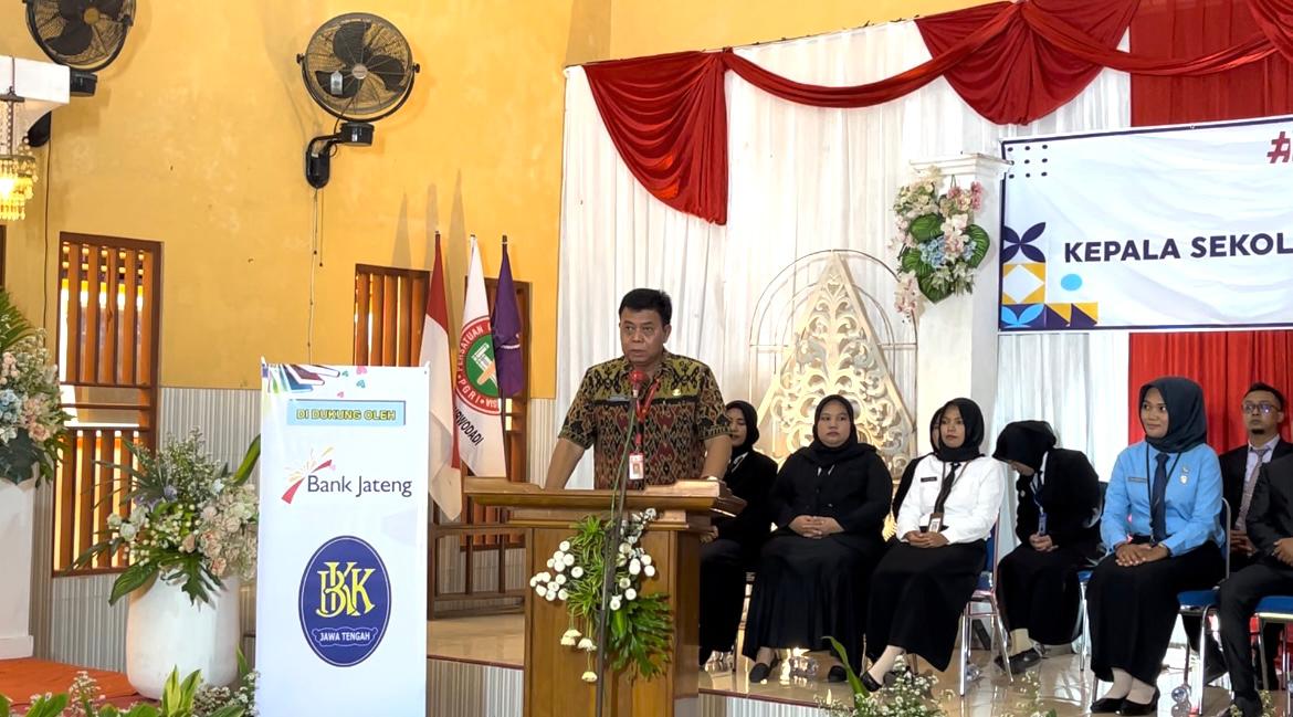 BUKA ACARA &ndash; Kepala Dinas Pendidikan Grobogan Purnyomo membuka acara seleksi Kepala Sekolah dari TK, SD dan SMP dan guru berprestasi di kantor Korwilcam Purwodadi, kemarin.