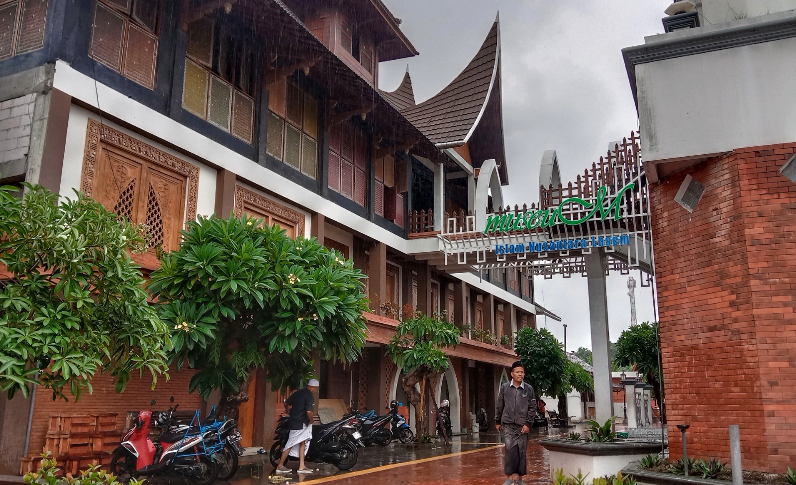 INDAH: Masjid Jami Lasem, Rembang