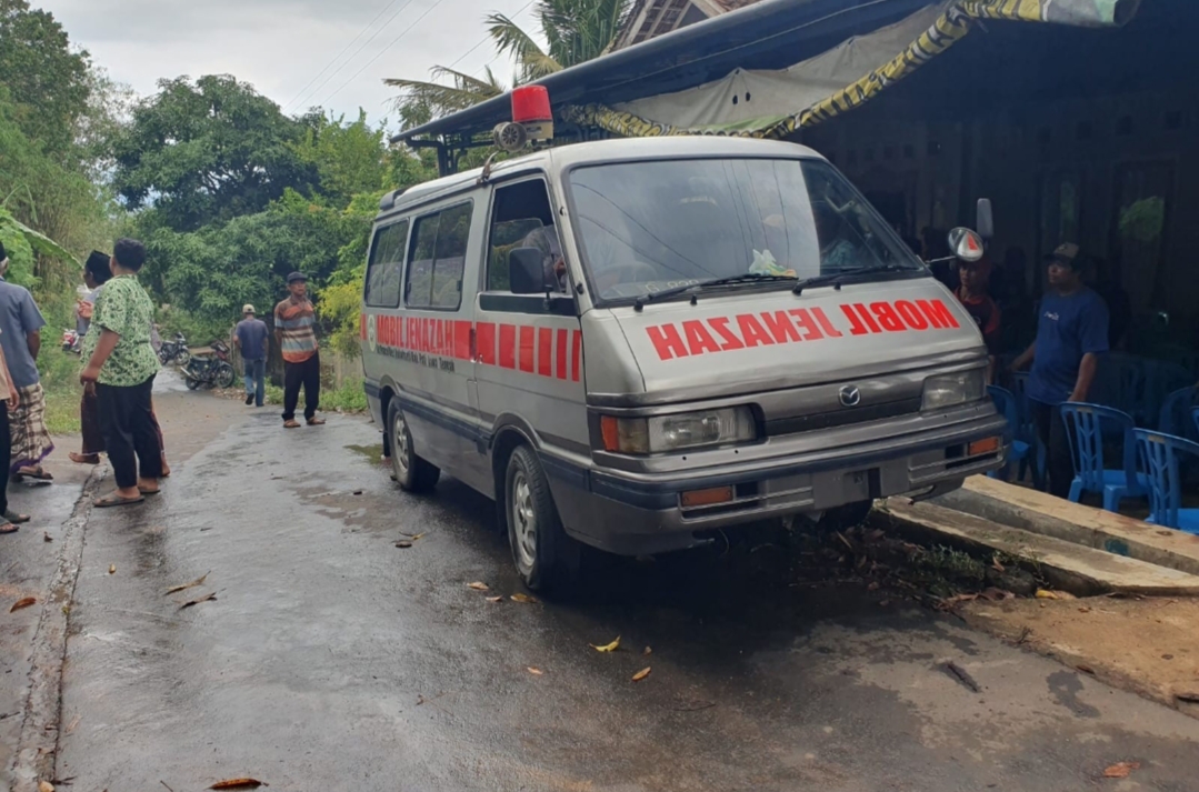 MENINGGAL: Seorang anggota Kelompok Penyelenggara Pemungutan Suara (KPPS) Desa Kedungsari, Tayu, Eko Budi Kristiyono, meninggal dunia pada Senin (2/12) malam.