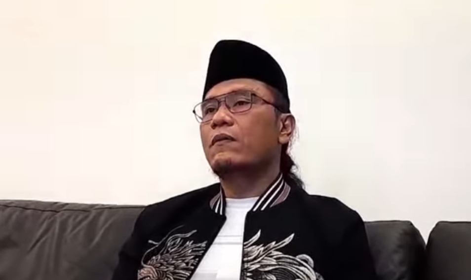 KLARIFIKASI: Gus Miftah saat memberikan klarifikasi terkait dirinya yang diduga mengolok-olok penjual es teh di Magelang baru-baru ini.