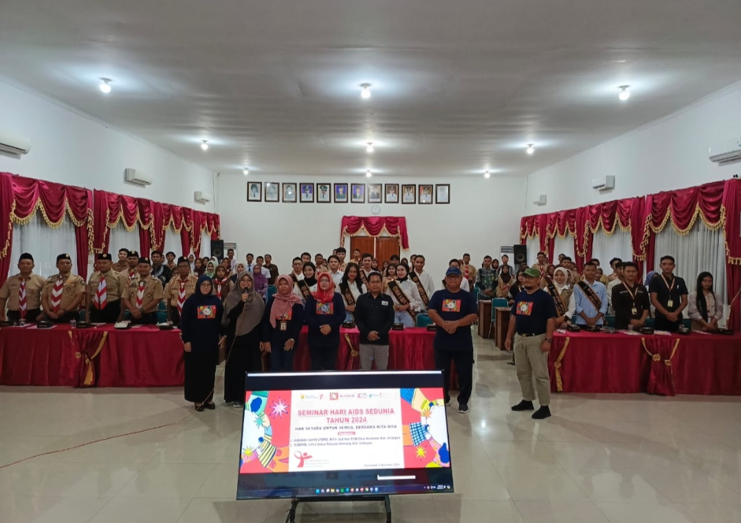 SEMINAR: Dinkes, KPA dan Ketua Penyuluh Kemenag Grobogan saat mengikuti Seminar AIDS di Riptaloka.