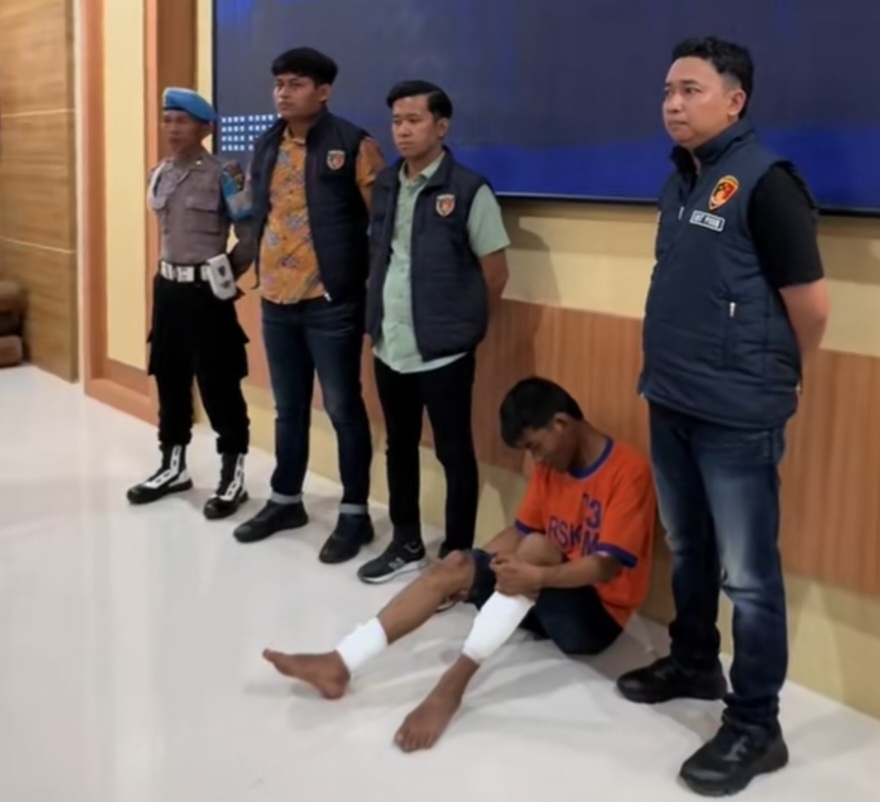 POTRET: Tampang tersangka kasus pembunuhan keluarga guru di Kediri yang tega membunuh kakak dan keponakannya.