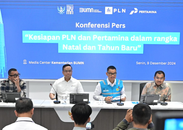KONFERENSI: Suasana agenda Konferensi Pers Kesiapan PLN dan Pertamina dalam rangka Natal dan Tahun Baru yang digelar di Media Center Kementerian BUMN, Jakarta pada Senin (9/12).