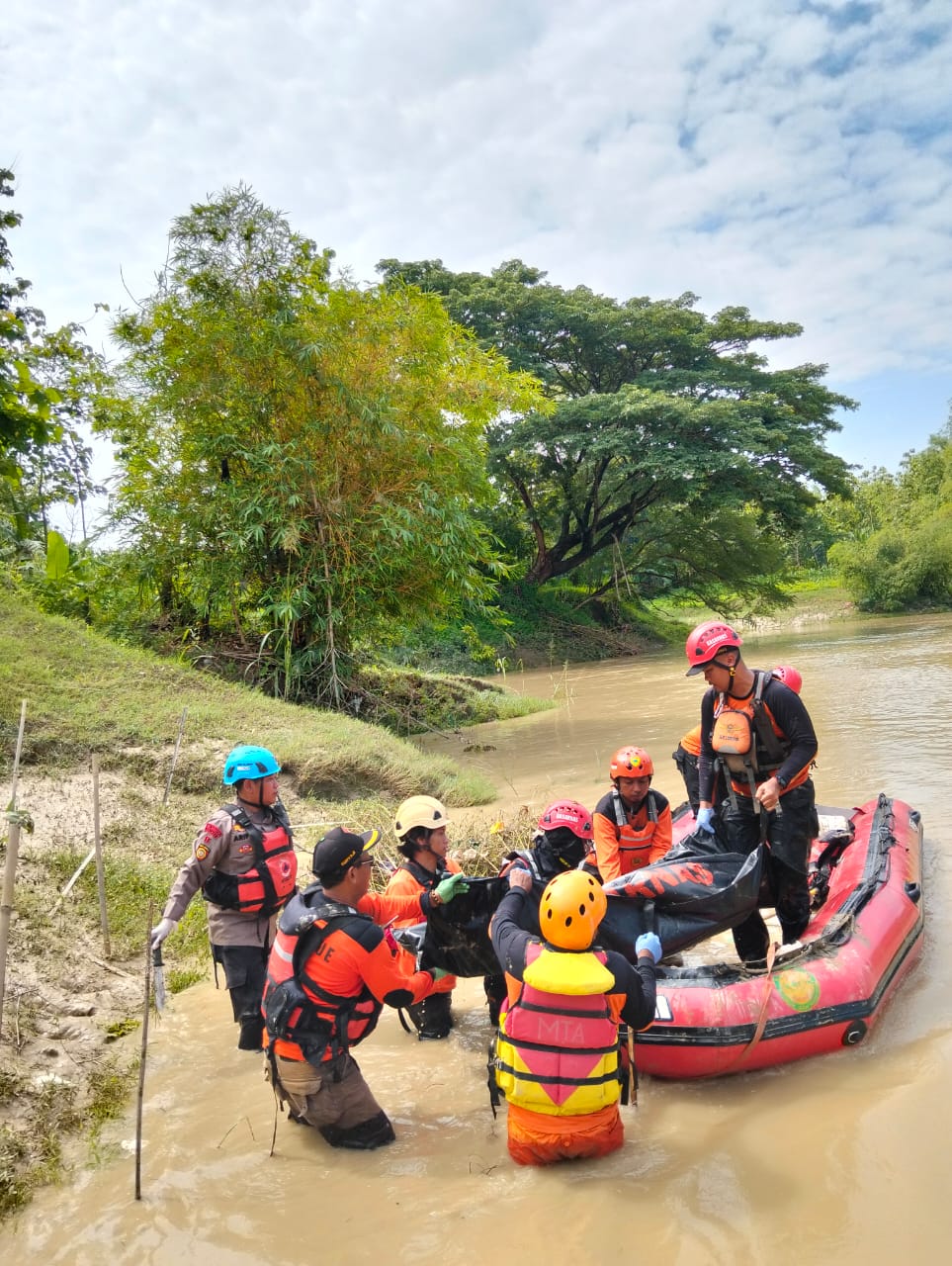 DITEMUKAN - Korban Pelajar tenggelam di Sungai Lusi ditemukan satu kilometer dari lokasi kejadian di Desa Selo, Kecamatan Tawangharjo.