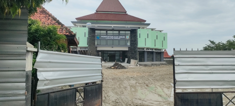 RAMPUNG: Setelah mengalami perpanjangan pengerjaan selama 14 hari, pembangunan Gedung Perpustakaan Umum Kabupaten Rembang akhirnya selesai.
