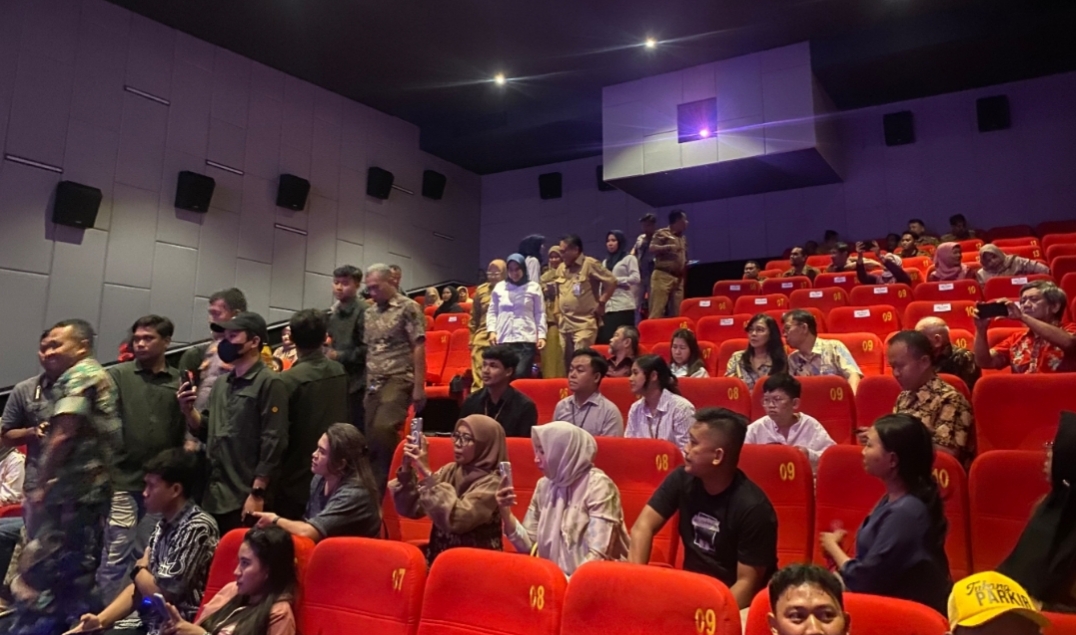 BARU: Deretan kursi bioskop Platinum Cineplex baru terisi oleh jajaran Kepala Dinas dan Bupati Blora di MD Mall Blora.