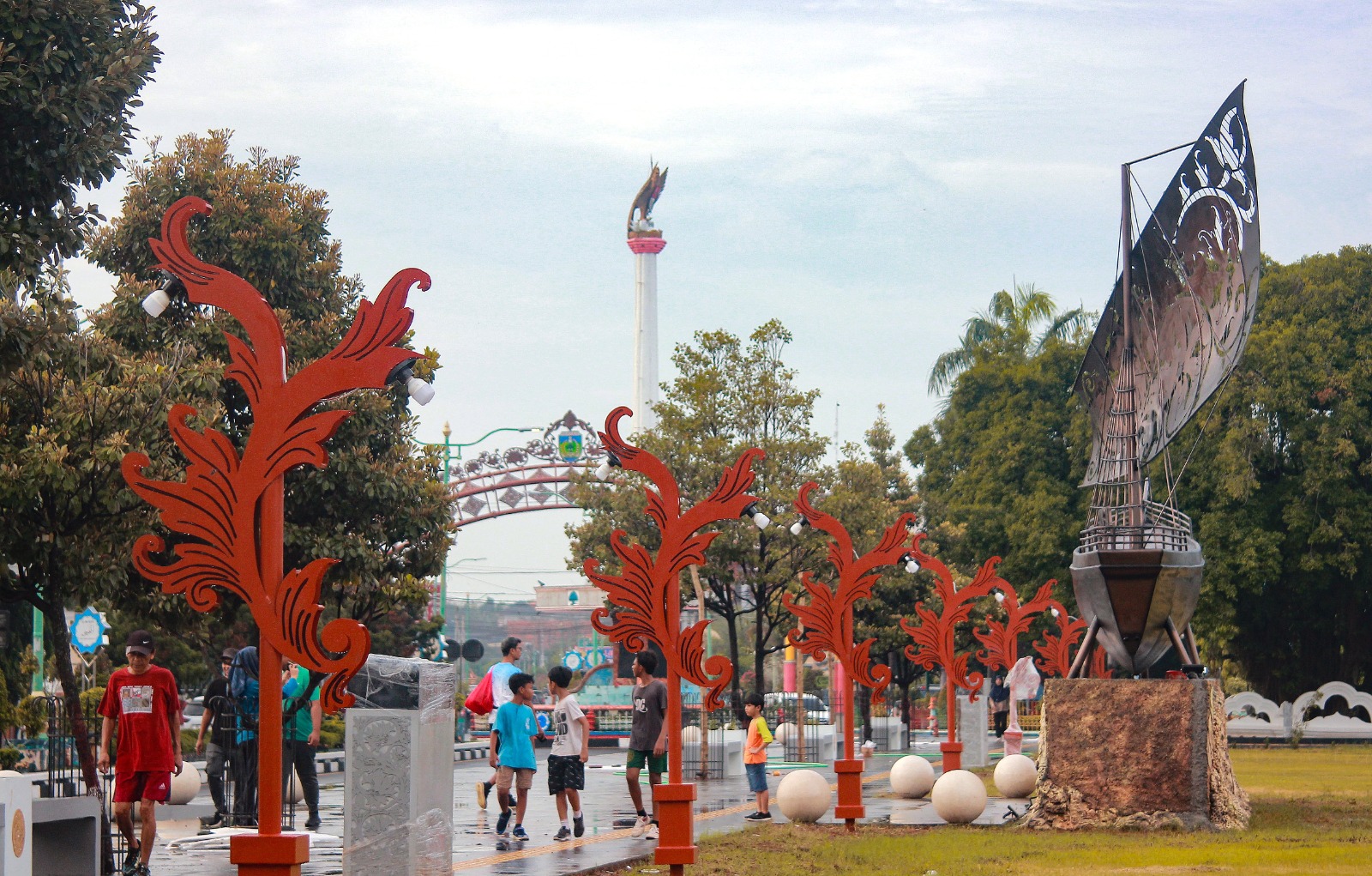 RUANG PUBLIK: Kondisi Alun-alun Jepara dilengkapi dengan ornamen-ornamen khas Jepara.
