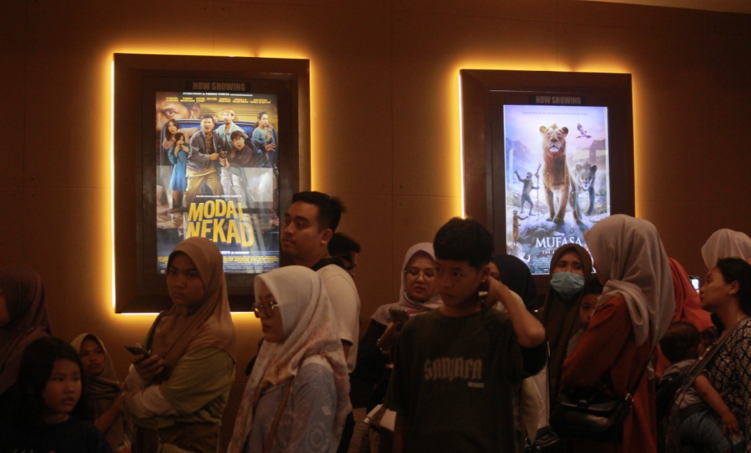 DISERBU: Bioskop baru diserbu masyarakat Jepara saat libur Natal pada  Kamis (26/12).