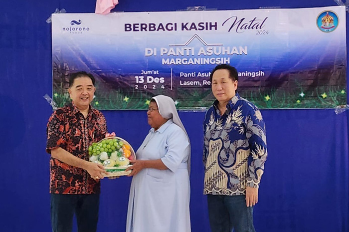 BERBAGI KASIH: Nojorono Kudus disambut hangat oleh Panti Asuhan Marganingsih Rembang.