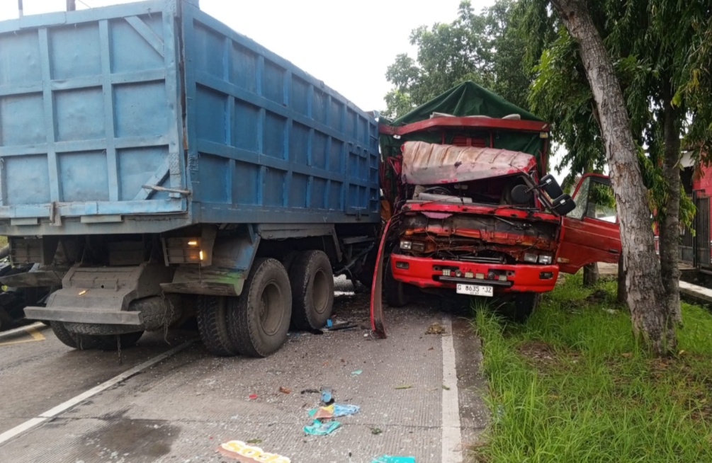 LAKA: Kecelakaan tragis terjadi di Jalan Raya Purwodadi-Kudus, tepatnya di Desa Wandan Kemiri, Kecamatan Klambu, Minggu (29/12) pagi.