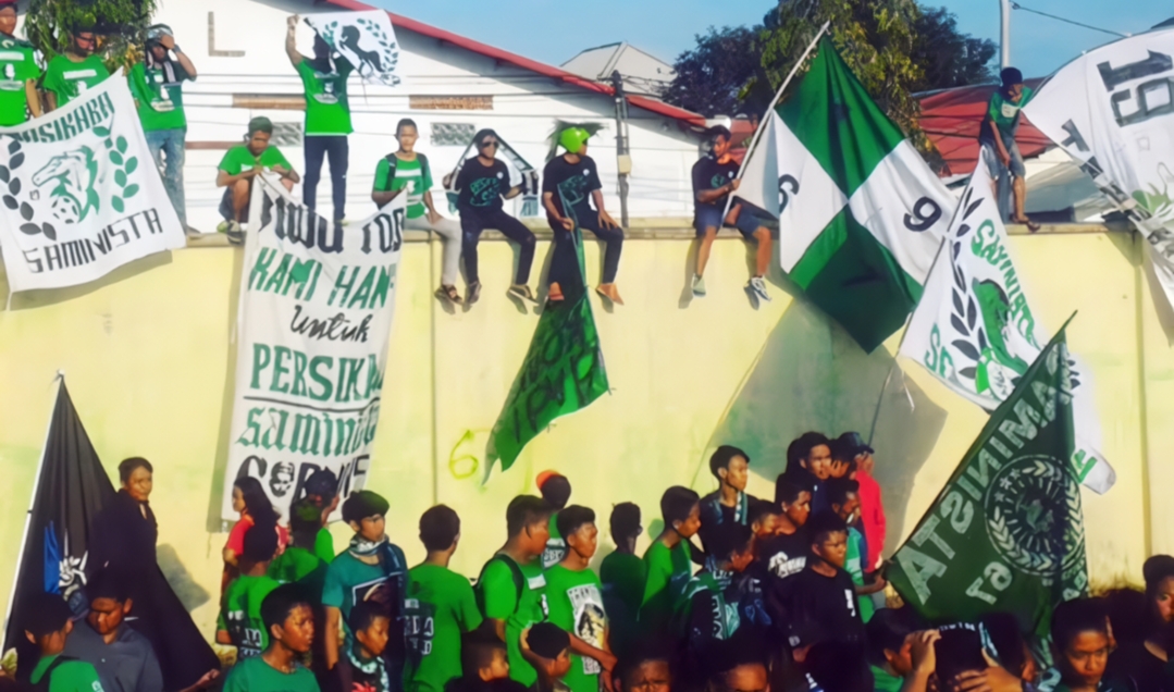 ATRAKTIF: Dokumentasi suporter Persikaba, saat memberikan dukungan beberapa tahun lalu.