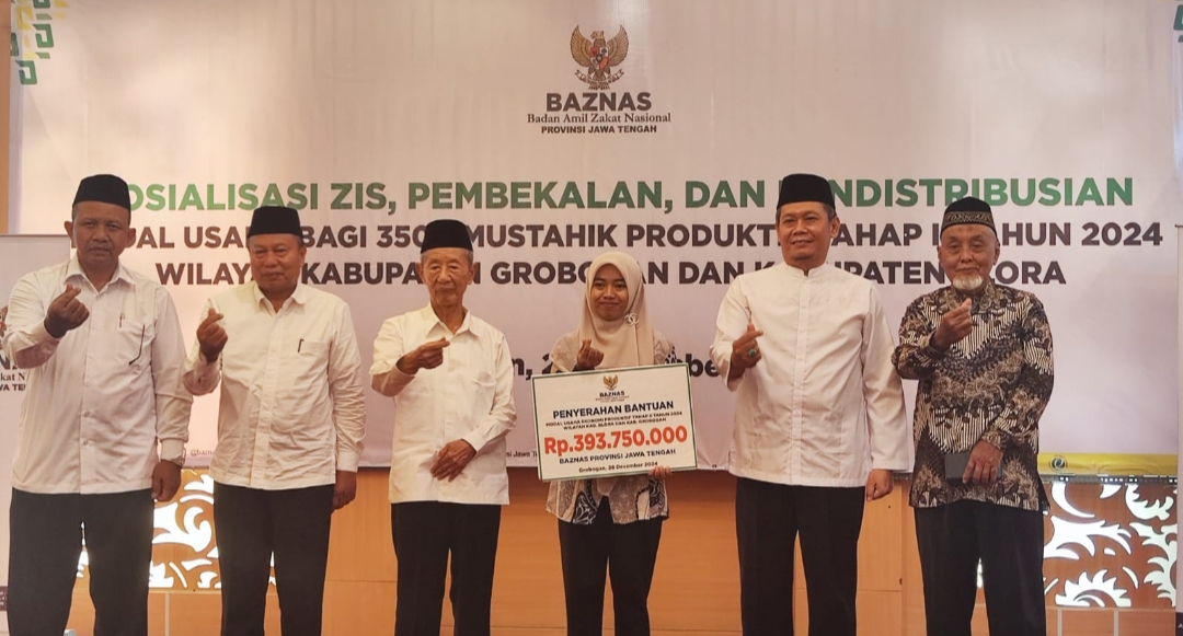 TERIMA BANTUAN: UMKM dari Kabupaten Grobogan dan Blora mendapatkan bantuan modal dari Baznas Jawa Tengah di Hotel 21 Purwodadi, Sabtu (28/12).