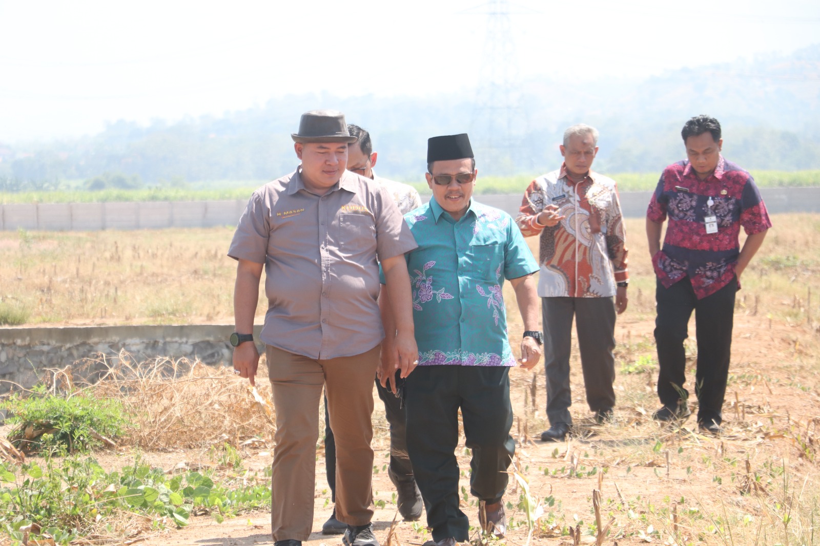 INSPEKSI: Ketua DPRD Kudus Masan melakukan sidak di lokasi pembangunan SIHT Desa Klaling, Jekulo Kudus.  &nbsp;