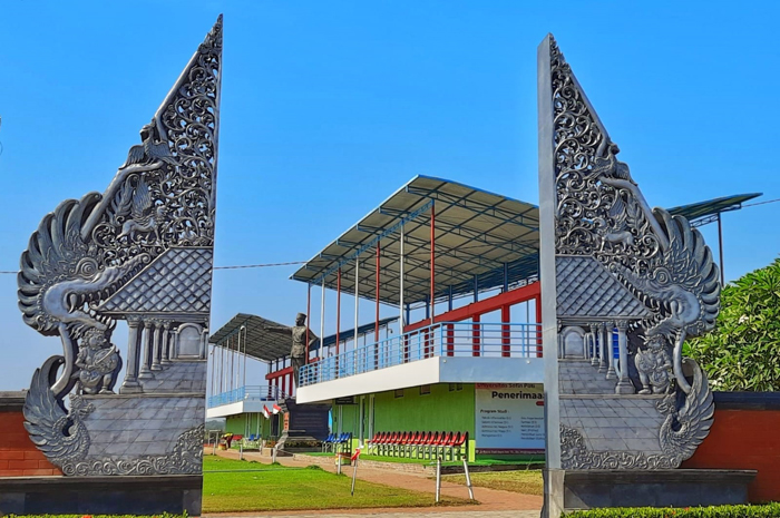 MEMADAI: Fasilitas lapangan di Gelora Soekarno Mojoagung Trangkil mendapatkan pujian karena representative.