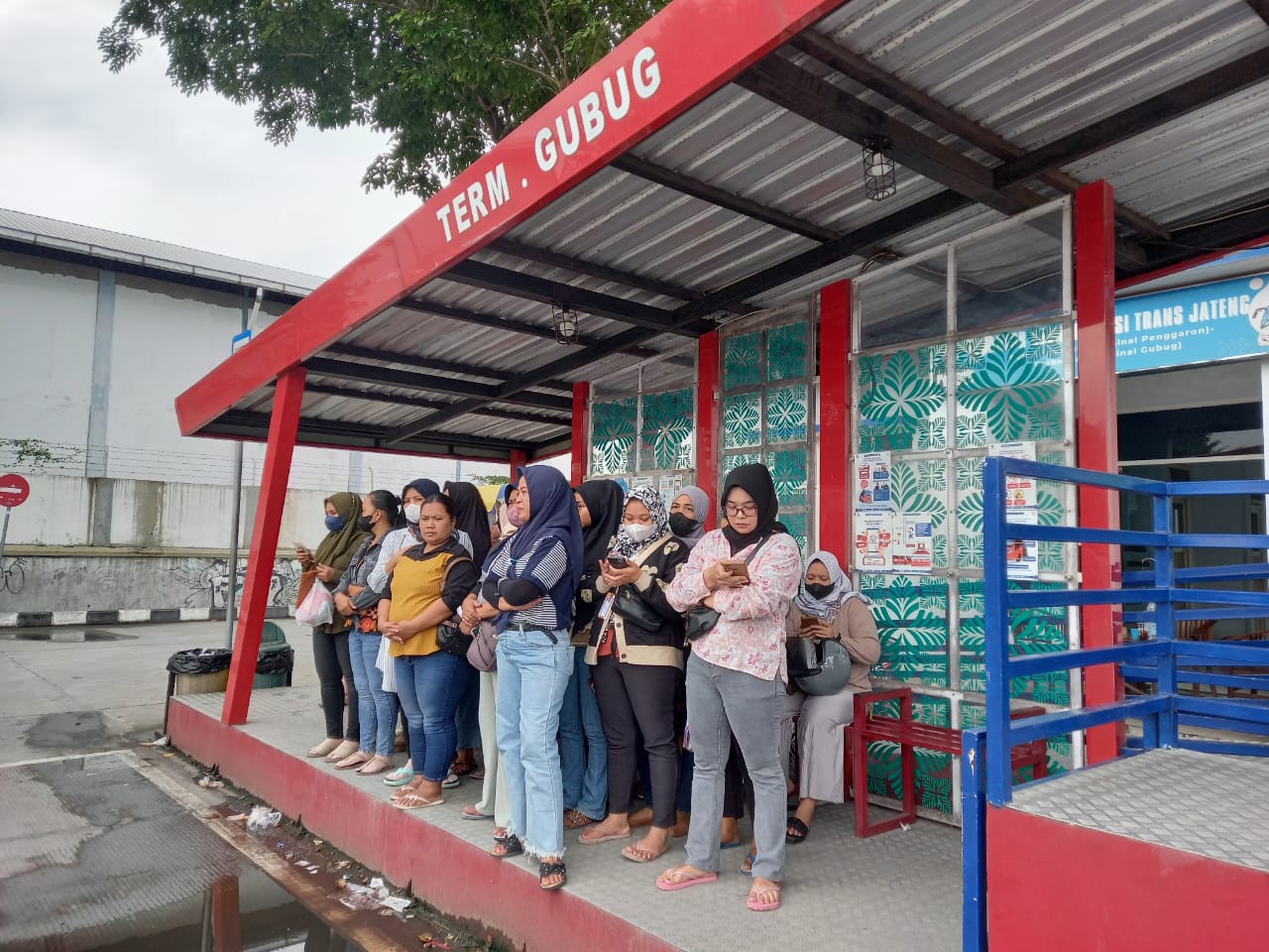 INTAN MAYLANI SABRINA/RADAR KUDUS RAMAI: Kondisi halte Trans Jateng Koridor Semarang-Godong yang ada di Terminal Gubug.