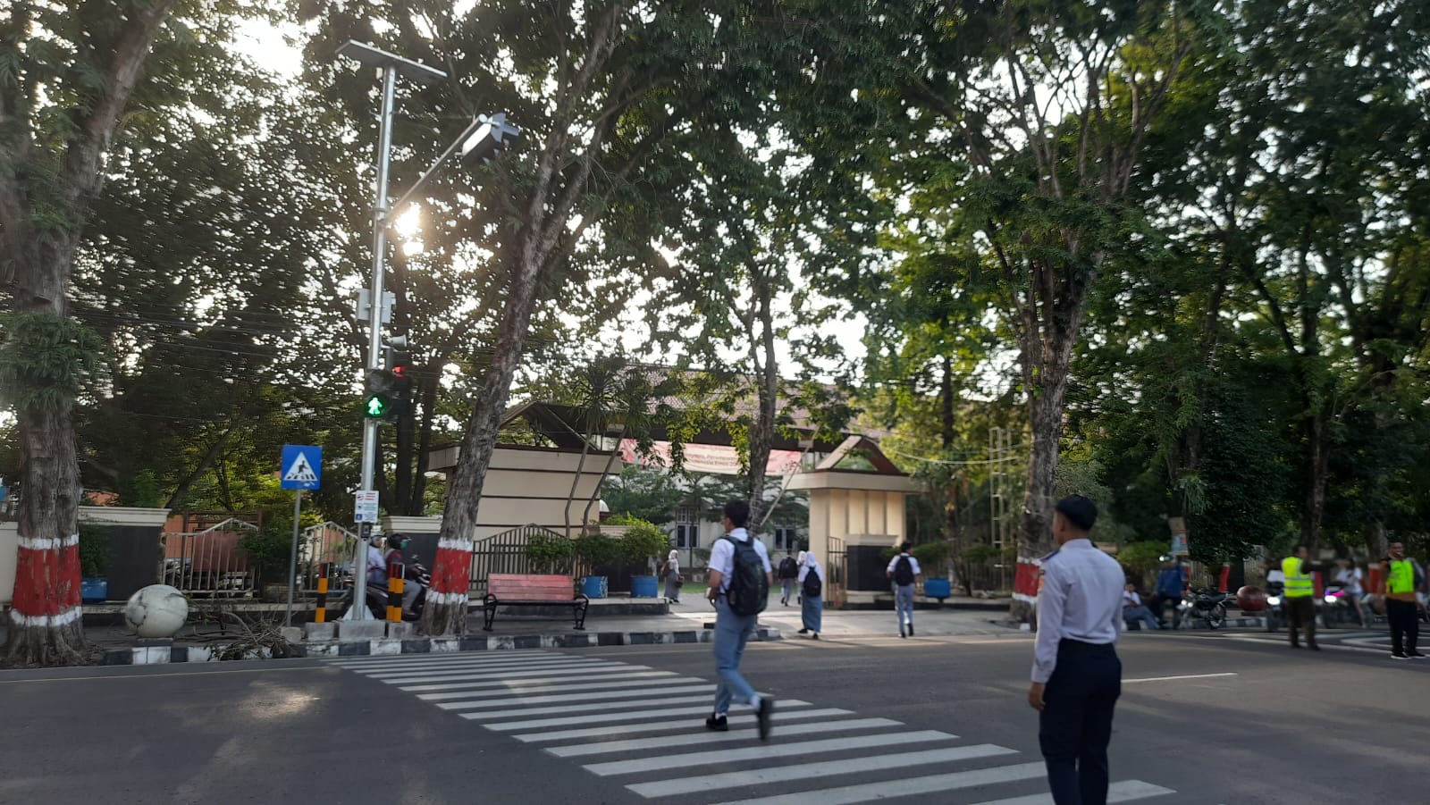 BEROPERASI: Pelican Crossing di depan SMAN 1 Purwodadi saat mulai diaktifkan.