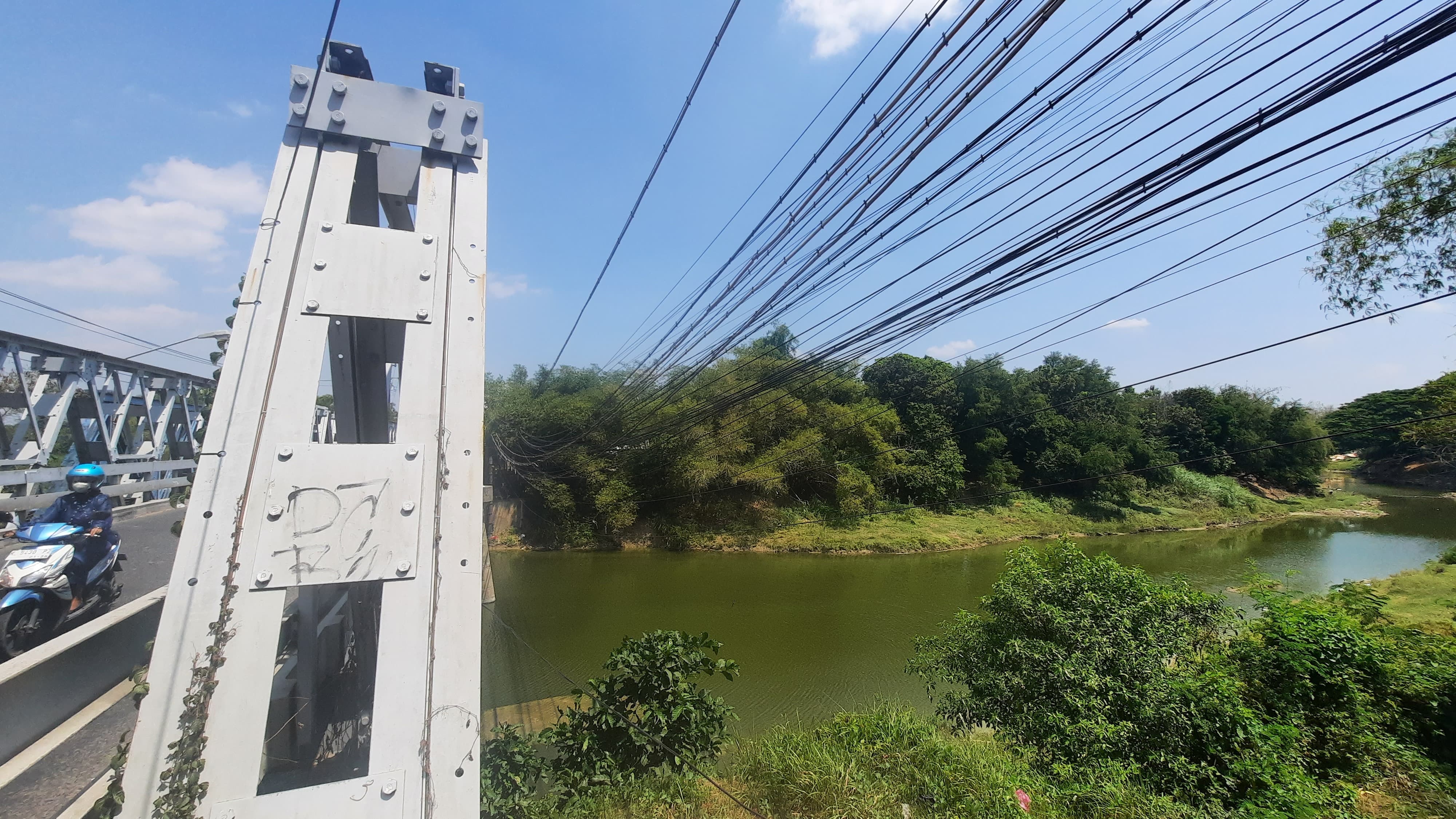 JEMBATAN: Salah satu jembatan di atas sungai Lusi.
