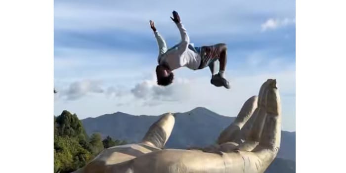 Viral IShowSpeed backflip di tempat ketinggian yang berbahaya (Tangkapan layar Tiktok @radioadn)