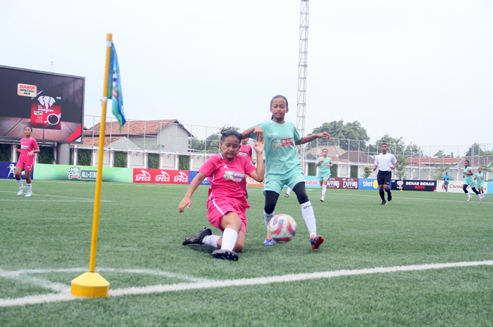 TAMPIL MEMUKAU: Tim All Stars Kudus (Jersi hijau) melokoni pertandingan melawan Tangerang.&nbsp;