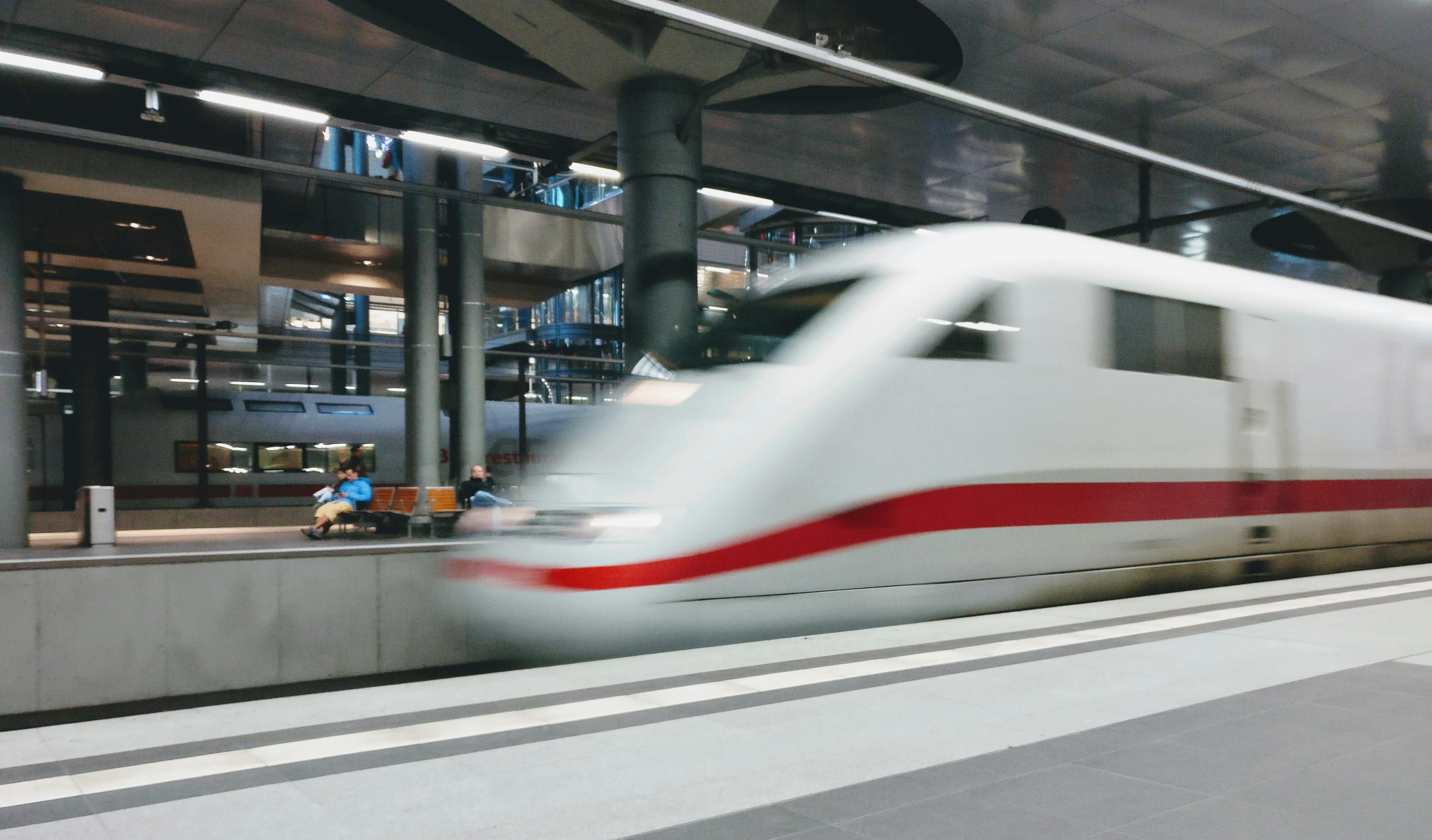 ILUSTRASI Kereta Cepat (Foto: Ingo Joseph/Pexels)