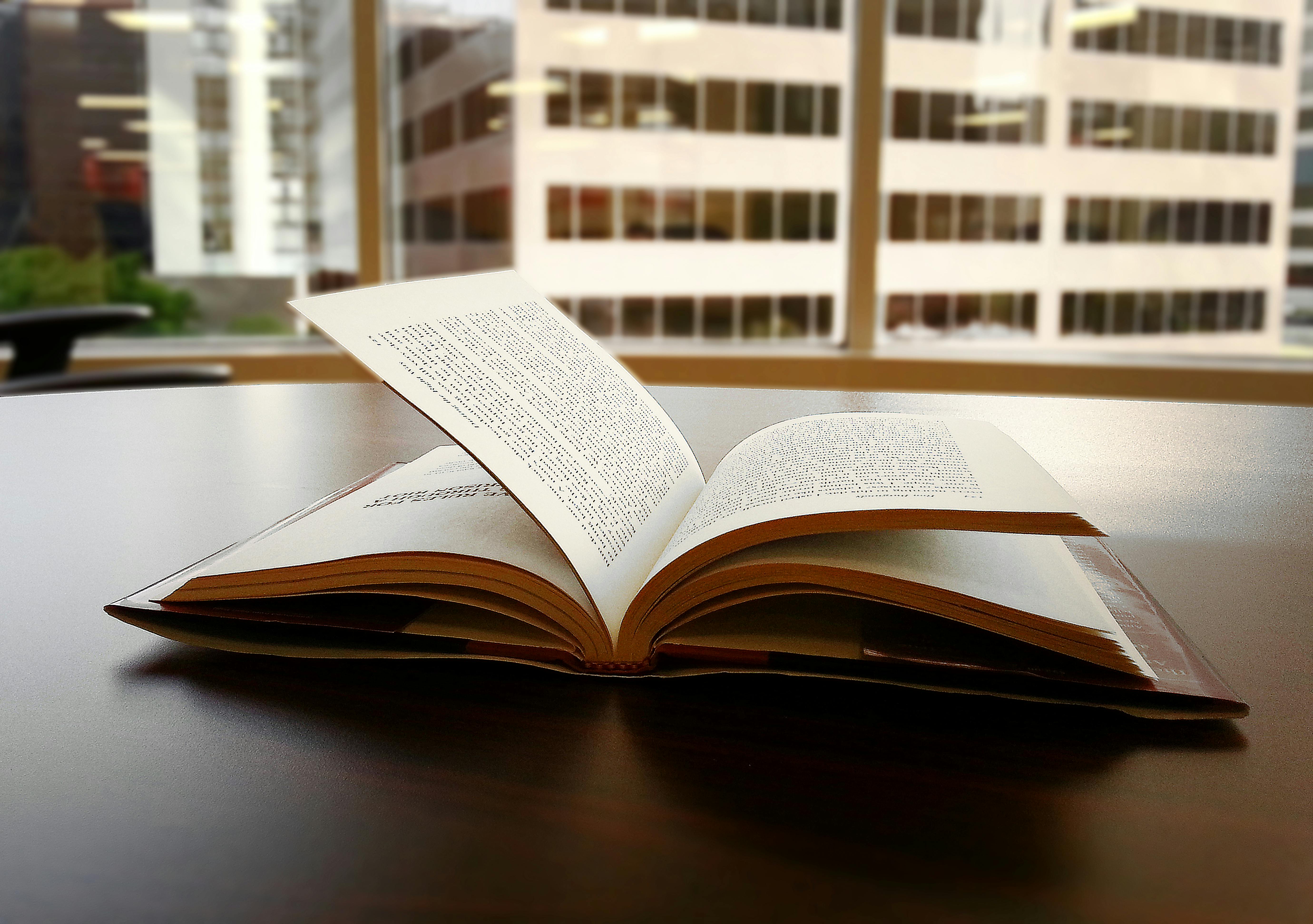 Ilustrasi buku (Foto: Shawn Reza/Pexels)