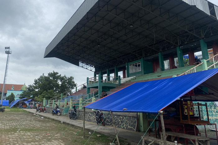 SINTRU: Suasana tribun Stadion Kridosono Blora yang kadang kala pengunjung melihat sosok yang disinyalir genderuwo.