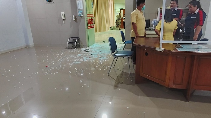 Pintu IGD RS Yakkum Dipecah Suporter
