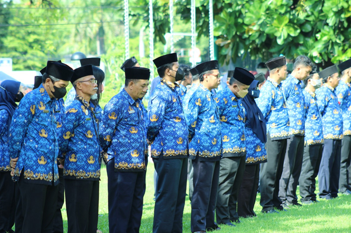 APEL PAGI: ASN Kabupaten Rembang mengikuti upacara hari KORPRI di Halaman Kantor Bupati Rembang beberapa waktu lalu.