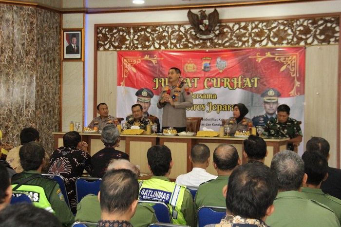 Gelar Jumat Curhat, Kapolres Jepara AKBP Erick Budi Santoso Imbau Warga Waspada Bencana Alam Hingga Cegah Penyebaran DBD