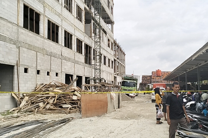 INSIDEN: Kecelakaan kerja yang menimpa 13 orang pekerja proyek Rumah Sakit PKU Muhammadiyah.